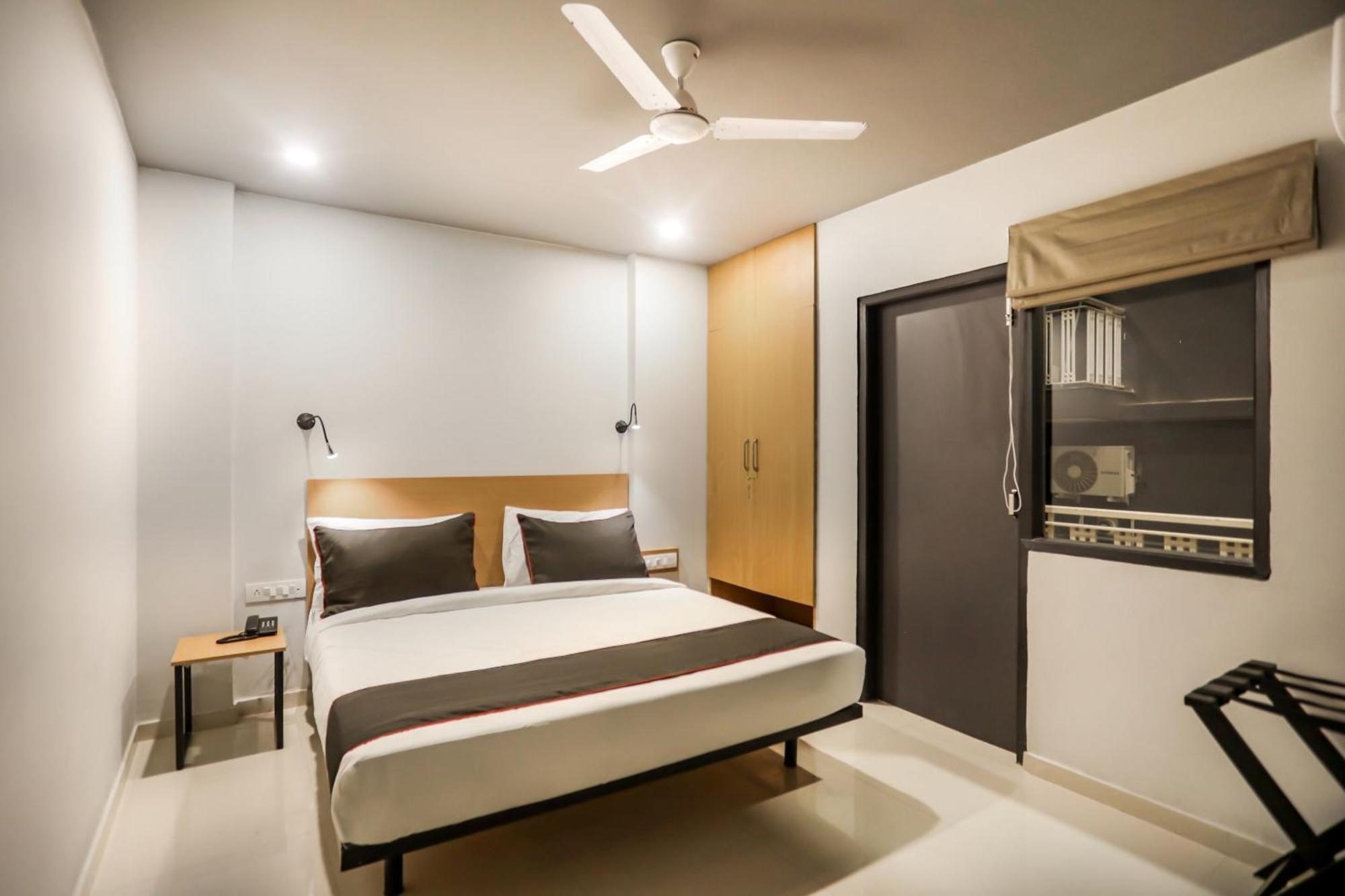 Super Collection O Le Noida Hotel Near Sector 76 Metro Station Exterior foto